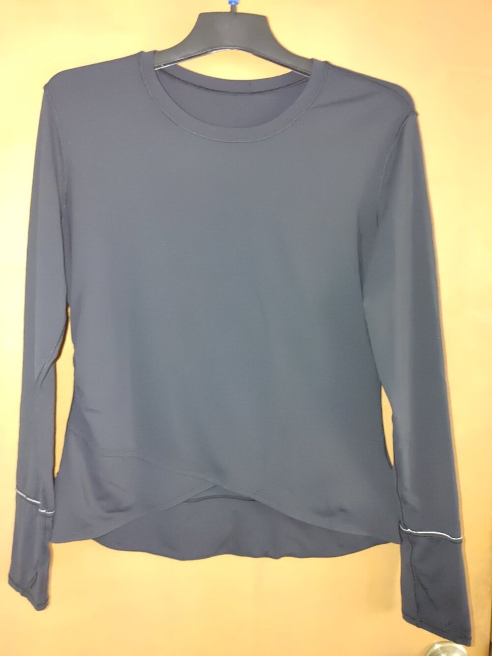 LULULEMON Woman's Long Sleeves Top Size XL NWOT